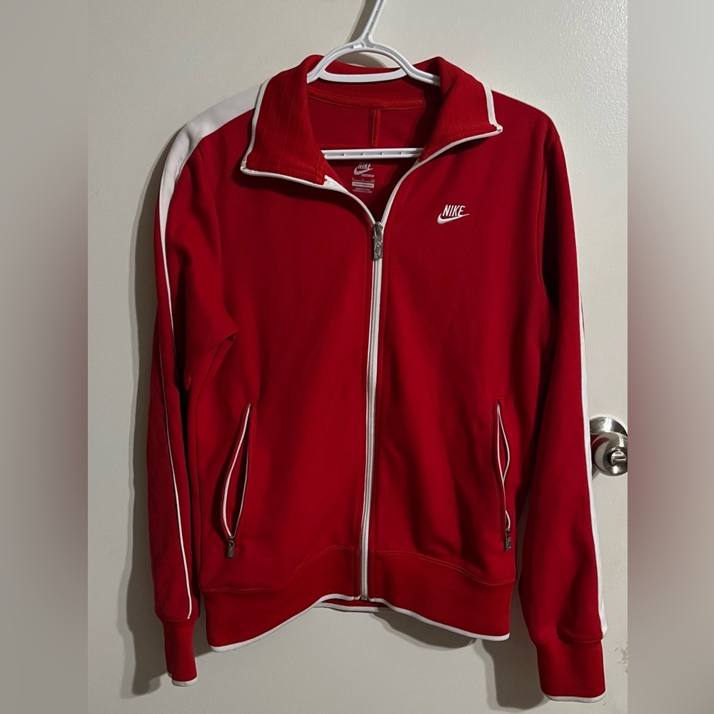 ❗️SOLD❗️Men’s Nike Red and White Jacket